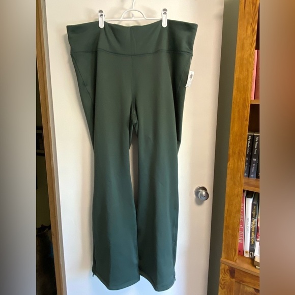 OLD Navy Olive Green High-Waisted UltraCoze Fleece-Lined Flare Leggings, 3X - Picture 3 of 14